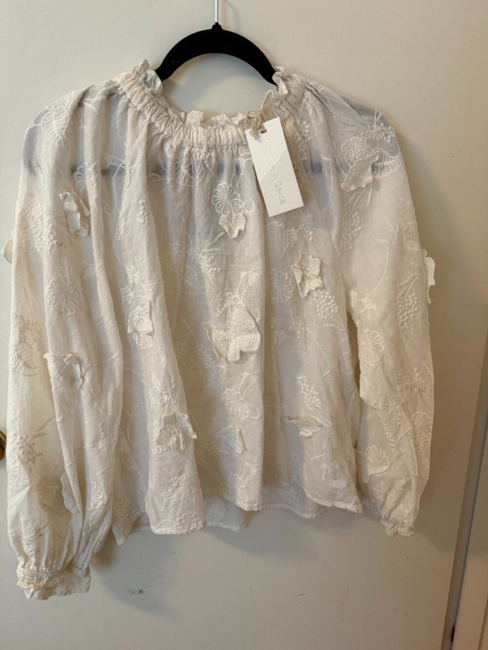 NWT Jennifer & Grace Ivory Embroidered 3D Floral Blouse M - Picture 2 of 4